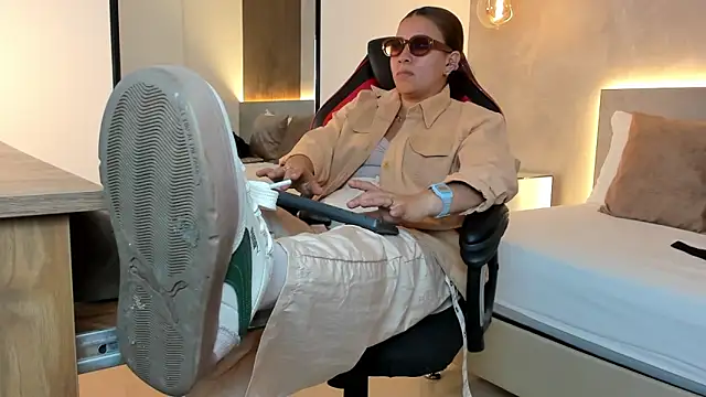 alma fenix online show from October 2025 01:45:02 PM