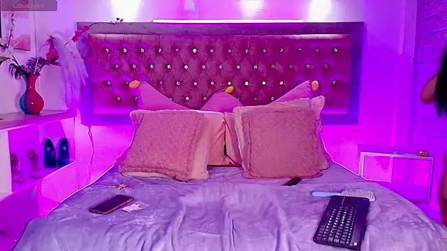 EmmaWilder online show from November 2025 08:31:01 PM