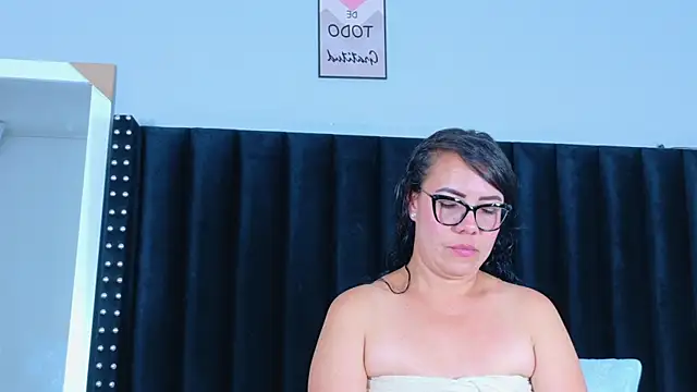 hotlatinateacher online show from February 2026 06:45:01 PM