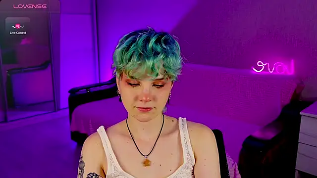 Snapshot of School_Love chatting on December 2024 01:17:02 PM School Love online show from December 2024 01:17:02 PM