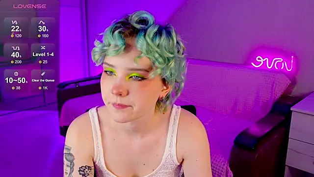 Snapshot of School_Love chatting on January 2025 01:09:01 PM School Love online show from January 2025 01:09:01 PM