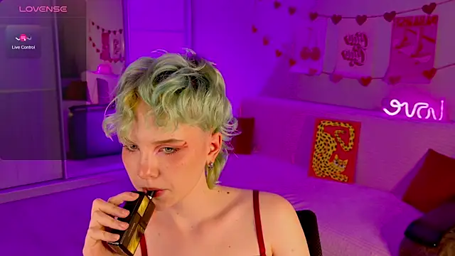 Snapshot of School_Love chatting on March 2025 04:11:02 PM School Love online show from March 2025 04:11:02 PM