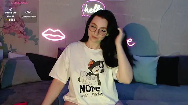 Fluffy Tiffy online show from January 2025 07:54:01 AM