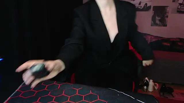 Fluffy Tiffy online show from October 2025 12:19:01 AM