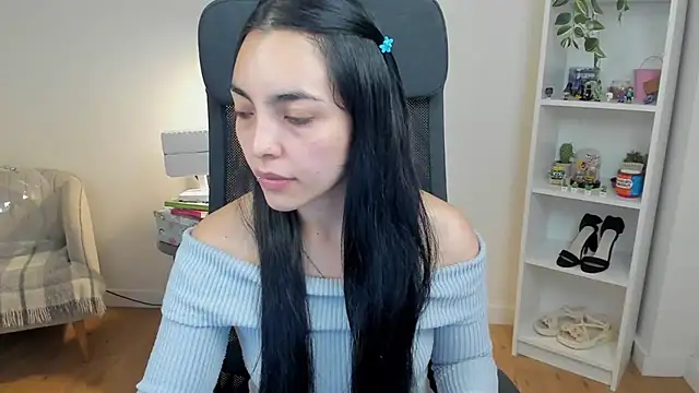 Snapshot of _BellaEvans_ chatting on June 2026 04:47:01 AM BellaEvans online show from June 2026 04:47:01 AM