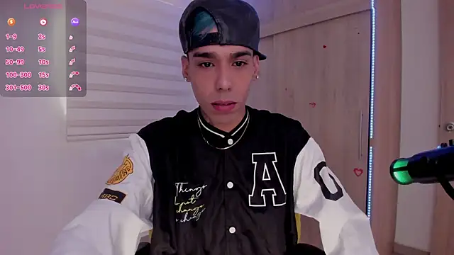 aldrinwhite online show from March 2025 04:12:01 PM