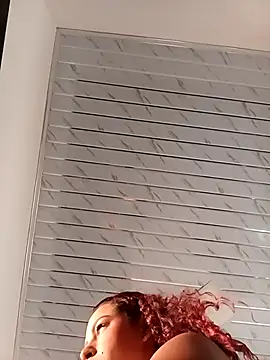 Snapshot of Mommy-Hot chatting on February 2026 01:44:01 PM Mommy-Hot online show from February 2026 01:44:01 PM