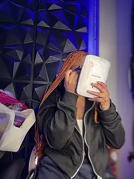 Melany Williams online show from December 2025 01:16:02 PM