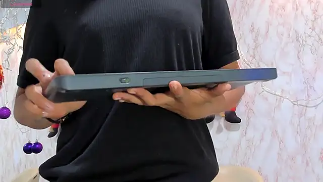 BarbieHotLaura online show from December 2024 03:37:01 PM