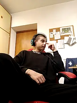 Snapshot of BigDickEnrg7195 chatting on February 2025 11:53:01 PM BigDickEnrg7195 online show from February 2025 11:53:01 PM