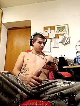 Snapshot of BigDickEnrg7195 chatting on February 2025 10:25:01 PM BigDickEnrg7195 online show from February 2025 10:25:01 PM