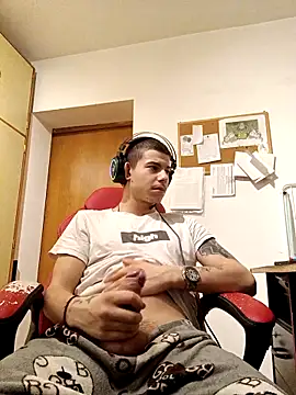 Snapshot of BigDickEnrg7195 chatting on February 2025 09:42:01 PM BigDickEnrg7195 online show from February 2025 09:42:01 PM