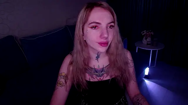 Snapshot of AnneTenet chatting on October 2025 07:18:02 AM AnneTenet online show from October 2025 07:18:02 AM