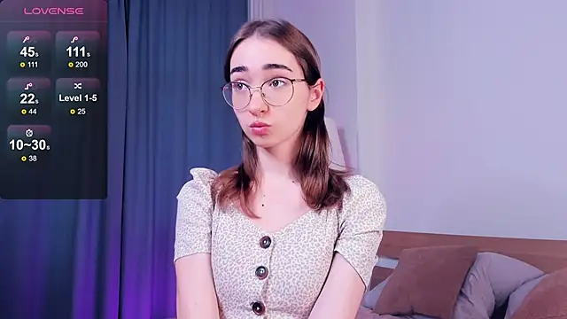 Snapshot of PollyBeev chatting on January 2025 11:06:01 AM PollyBeev online show from January 2025 11:06:01 AM