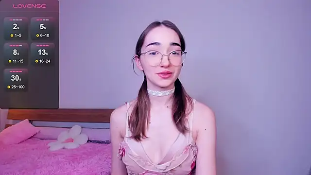 Snapshot of PollyBeev chatting on February 2025 11:14:02 AM PollyBeev online show from February 2025 11:14:02 AM