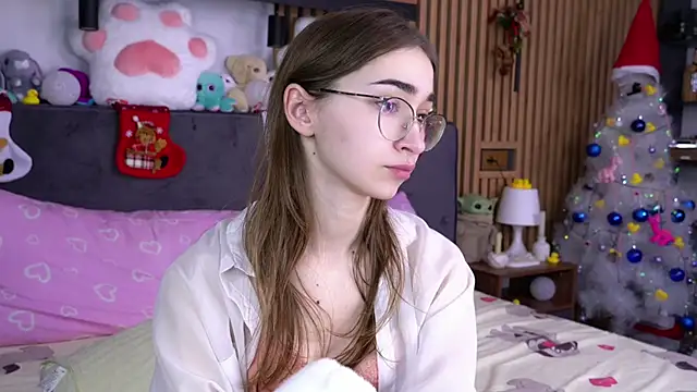 Snapshot of PollyBeev chatting on November 2025 07:19:01 AM PollyBeev online show from November 2025 07:19:01 AM