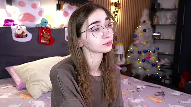 Snapshot of PollyBeev chatting on November 2025 08:18:01 AM PollyBeev online show from November 2025 08:18:01 AM