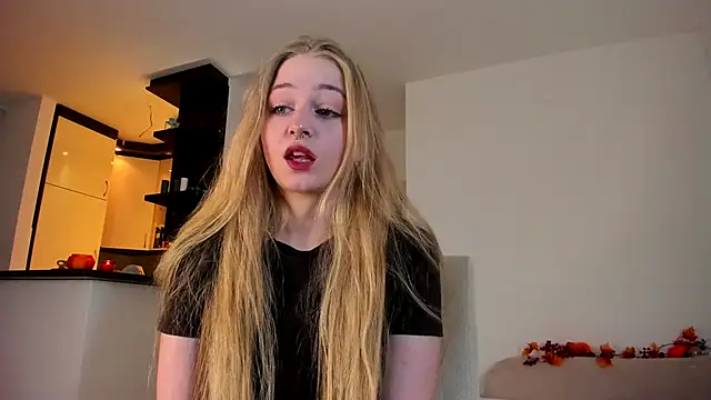 MiaMews online show from September 2025 10:40:01 AM