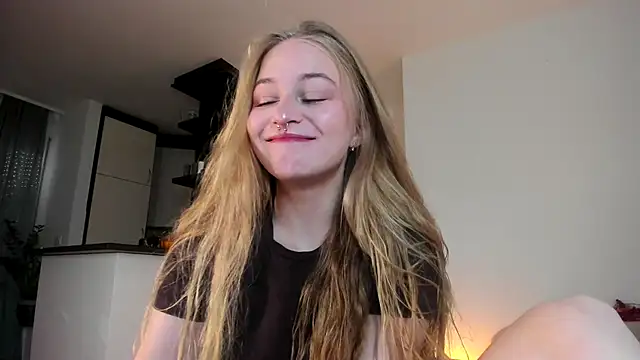 MiaMews online show from October 2025 12:01:02 PM