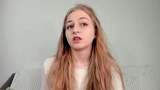 MiaMews online show from April 2026 06:49:01 AM