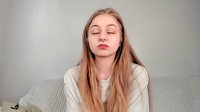 MiaMews online show from April 2026 06:38:02 AM