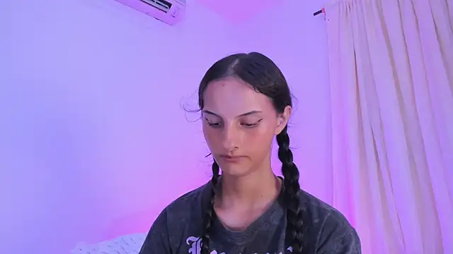 ninaht online show from April 2026 10:04:01 PM