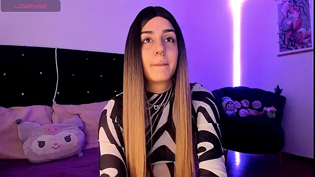 Snapshot of Alice_woodville chatting on December 2024 06:52:01 PM Alice woodville online show from December 2024 06:52:01 PM