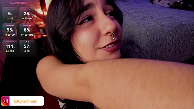 Snapshot of Alice_woodville chatting on March 2025 02:45:01 PM Alice woodville online show from March 2025 02:45:01 PM