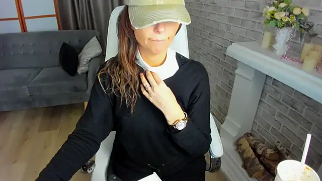 Snapshot of Elizabe_th chatting on January 2025 08:42:01 PM Elizabe th online show from January 2025 08:42:01 PM