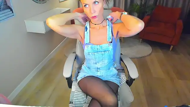 Snapshot of Elizabe_th chatting on February 2025 12:52:02 AM Elizabe th online show from February 2025 12:52:02 AM