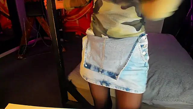 Snapshot of Elizabe_th chatting on February 2025 09:19:02 PM Elizabe th online show from February 2025 09:19:02 PM