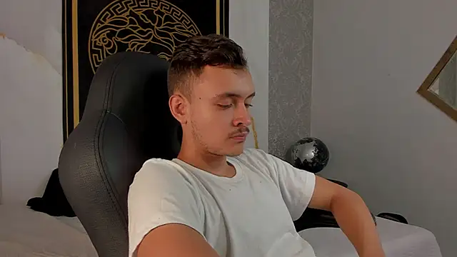 Desmon Clark online show from February 2025 03:44:02 AM