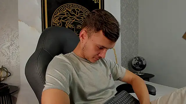 Desmon Clark online show from March 2025 09:00:02 PM