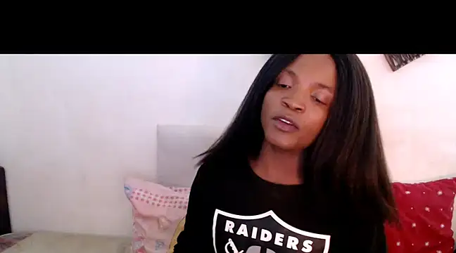 Snapshot of RoyalQueenxx chatting on February 2025 11:34:02 AM RoyalQueenxx online show from February 2025 11:34:02 AM