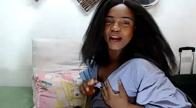 Snapshot of RoyalQueenxx chatting on February 2025 09:06:02 AM RoyalQueenxx online show from February 2025 09:06:02 AM