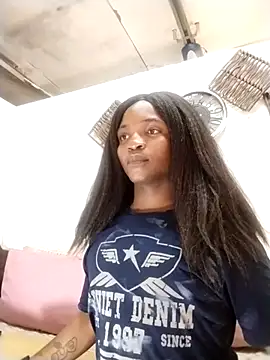 Snapshot of RoyalQueenxx chatting on February 2025 01:38:02 PM RoyalQueenxx online show from February 2025 01:38:02 PM