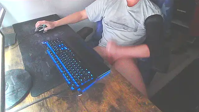 Snapshot of WouldLovetoFuckYou666 chatting on December 2024 01:07:02 AM WouldLovetoFuckYou666 online show from December 2024 01:07:02 AM