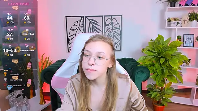 LayriantaVee online show from January 2025 01:12:01 PM