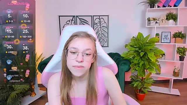 LayriantaVee online show from February 2025 01:20:01 PM