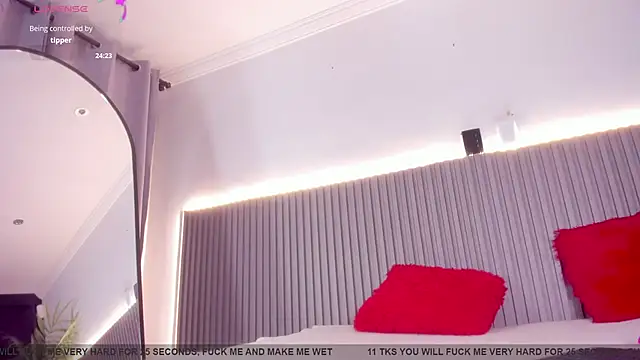 valentina lux online show from March 2026 07:35:01 PM