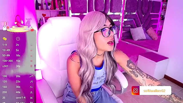 AliceWalker 11 online show from October 2025 09:02:01 PM