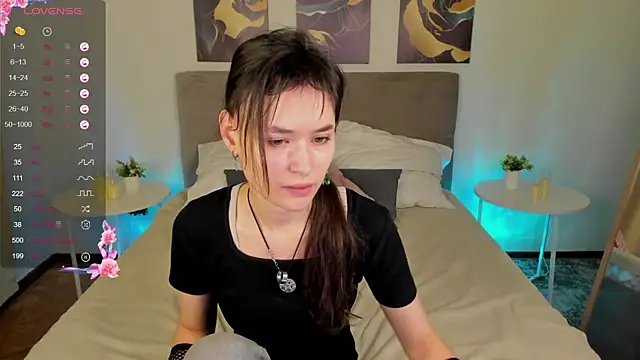 Emily Strikeee online show from November 2025 10:04:02 AM