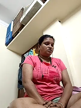 Snapshot of Lilly-queen chatting on February 2025 06:15:02 PM Lilly-queen online show from February 2025 06:15:02 PM