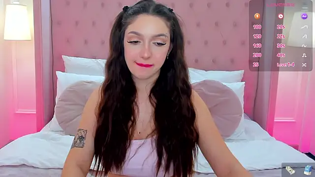 GiaCale online show from March 2025 11:42:01 PM