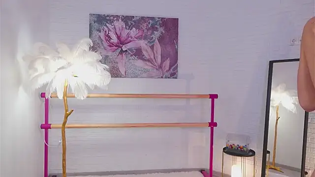 lylylovesyou online show from February 2025 10:15:02 AM