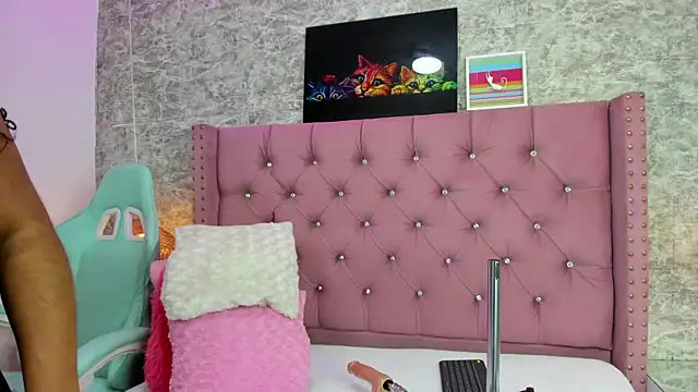 NahiaraReina online show from February 2025 01:51:01 PM