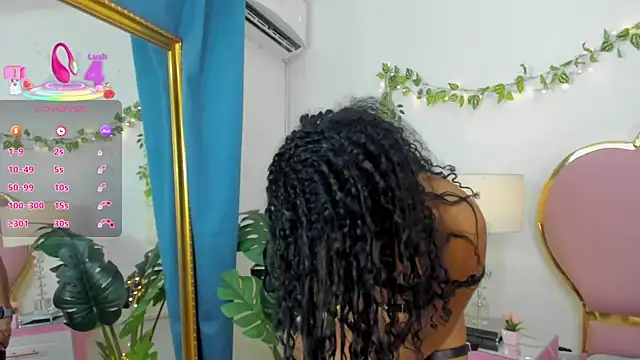 NahiaraReina online show from September 2025 01:00:02 PM