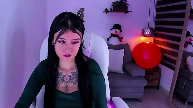 yenny garcia online show from November 2025 05:15:02 PM