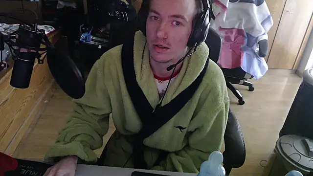 BabyDracoDarkfang online show from April 2026 09:04:01 AM