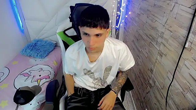 Brayan lopezz online show from January 2025 12:29:01 PM